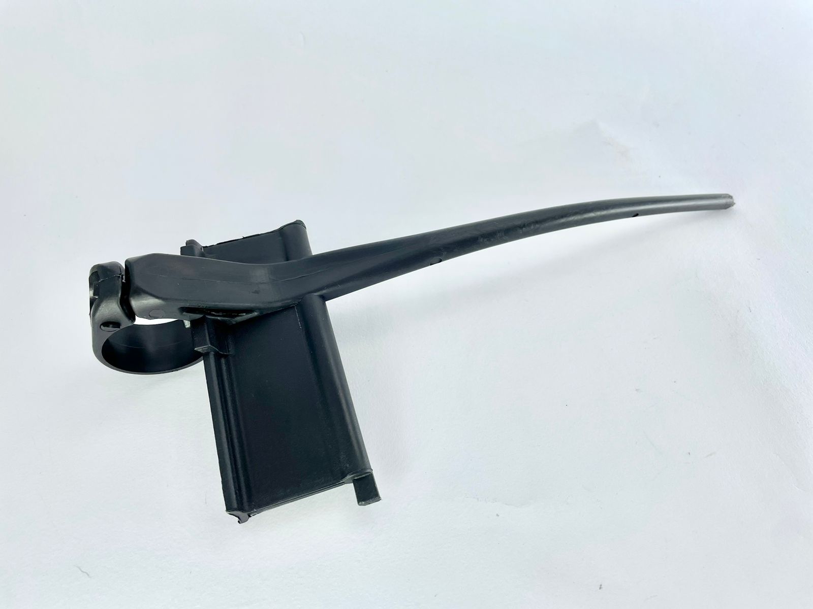 Z4781 - DEDO RECOLHEDOR MOLINETE ABA DIREITA  NEW HOLLAND: 86608283